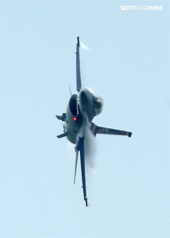 空軍嘉義基地營區開放「航空嘉年華」。（記者邱榮吉/攝影）