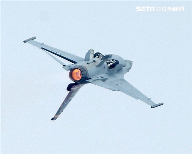 空軍嘉義基地營區開放「航空嘉年華」。（記者邱榮吉/攝影）