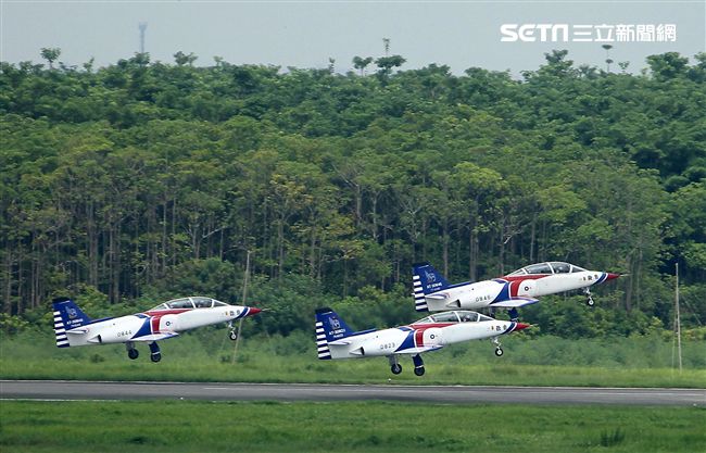 空軍嘉義基地營區開放「航空嘉年華」。（記者邱榮吉/攝影）