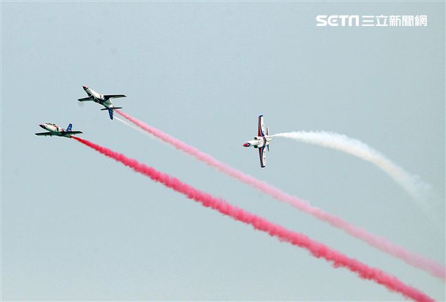 空軍嘉義基地營區開放「航空嘉年華」。（記者邱榮吉/攝影）