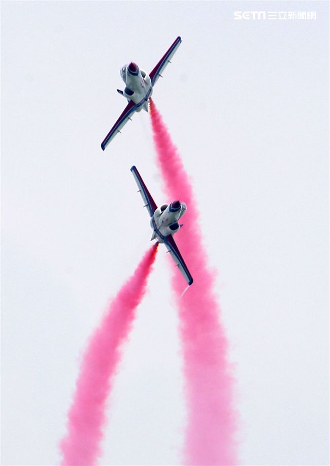 空軍嘉義基地營區開放「航空嘉年華」。（記者邱榮吉/攝影）