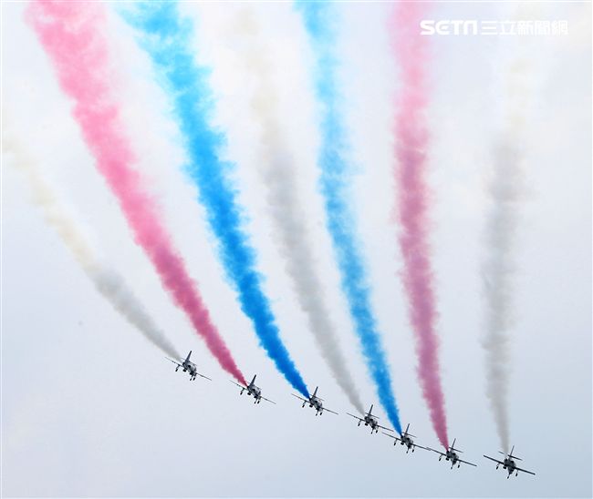 空軍嘉義基地營區開放「航空嘉年華」。（記者邱榮吉/攝影）