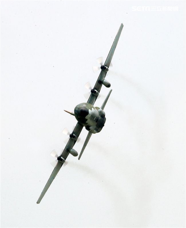 空軍嘉義基地營區開放「航空嘉年華」。（記者邱榮吉/攝影）