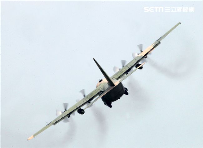 空軍嘉義基地營區開放「航空嘉年華」。（記者邱榮吉/攝影）