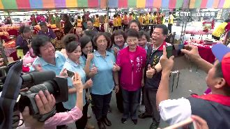 揪議員幫拍美食　盧秀燕遭網批「懶」