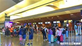 颱風雲雀侵襲日本　部分飛日航班受影響（1）颱風雲雀登陸日本，台灣民眾常去的東京、大阪都受到影響，桃園國際機場部分出入境班機也更改時間。中央社記者吳睿騏桃園機場攝　107年7月29日