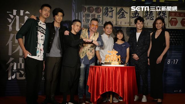 黃遠獻上「豹」蛋糕　期待老爸票房爆