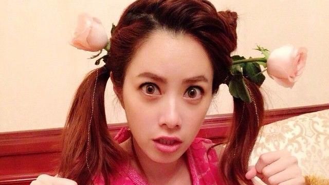 想撈人民幣不容易！天后轉陸淪陪酒妹