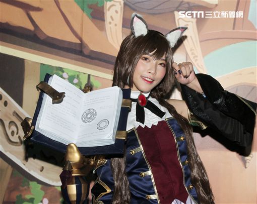 正妹cosplay咪妃娘娘。（記者邱榮吉/攝影）