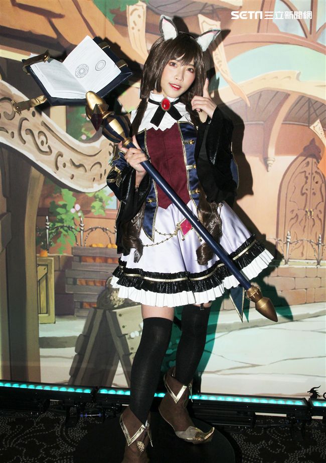 正妹cosplay咪妃娘娘。（記者邱榮吉/攝影）