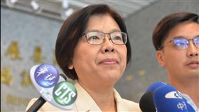 黨產會邀救國團協商（1）黨產會8日邀集救國團代表召開協商會議，黨產會發言人施錦芳（左）表示，只要救國團誠心面對，呈現真實的營運全貌，就會朝影響許可業務最小的方式進行，維持救國團基本運作。中央社記者孫仲達攝  107年8月8日