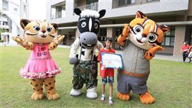 歡度溫馨父親節 石虎家族伴惠明盲生同樂