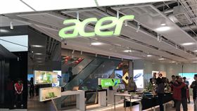 宏碁體驗中心開幕電腦品牌廠宏碁21日舉行體驗中心開幕典禮，原本位於宏碁總部1樓的展示中心經過2個多月時間改造，從約80坪擴大為160坪，加入更多Acer與電競次品牌Predator的元素，並大量運用數位電子看板，打造舒適的體驗空間。中央社記者吳家豪攝 107年2月21日