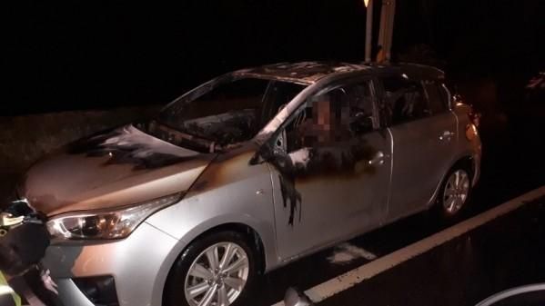 消防員撲滅火燒車　駕駛座上驚見焦屍
