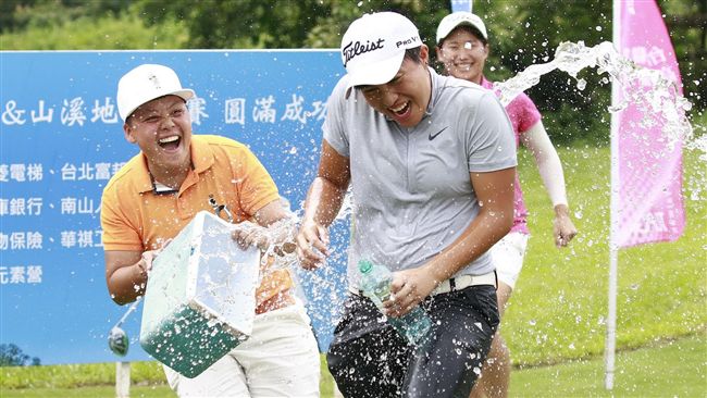 16歲業餘球員劉可艾一桿進洞！