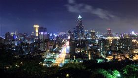 高雄壽山忠烈祠夜景（圖／攝影者金成 吳, Flickr CC License）https://goo.gl/gAN7KB