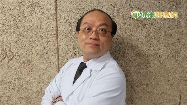 脖子凸起礙視　經口甲狀腺切除不留疤