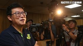 姚文智接受廣播專訪（3）民進黨台北市長參選人姚文智（左）9日在台北接受中廣蘭萱時間專訪，結束後接受現場守候媒體訪問。中央社記者吳家昇攝  107年8月9日