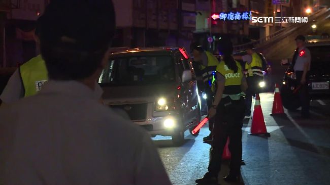 警臨檢摸胸測心跳！遭男控「摸X頭」