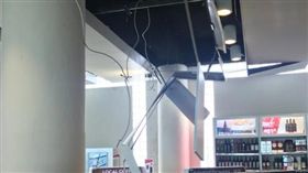 印尼再發生規模6.2強震　目擊者：房子被震垮(圖/翻攝自Rick Newnham TWITTER)