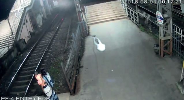 遭丈夫虐待　女抱小孩臥軌遭撞雙亡