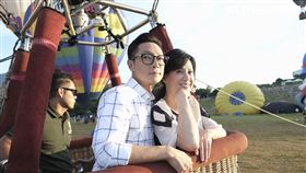 謝祖武、涂善妮緊緊相依。（圖／TVBS提供）