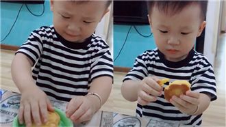 吃小豬餅依依不捨！男童這舉動超萌