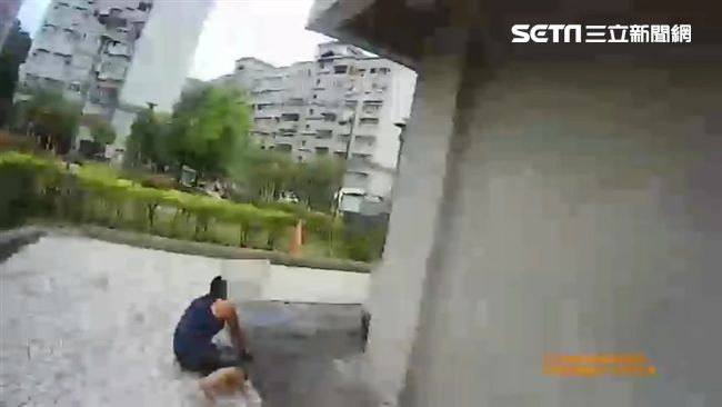 毒蟲遇警心虛丟毒狂奔　腿軟仆街被逮