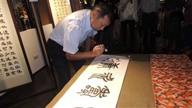 邊賣菜邊寫書法　林榮鉉開展圓夢