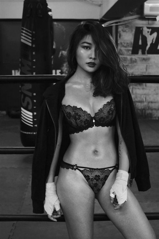 不當佛系女友,情人節就是要撲倒男友。(圖/業者提供)