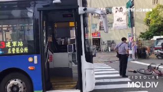 公車撞死單車嬤　司機：沒看到人