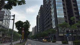 內湖,怪男,救生員,開除,搶童。呂品逸攝