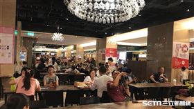 美食廣場,餐飲業。（圖／記者馮珮汶攝）
