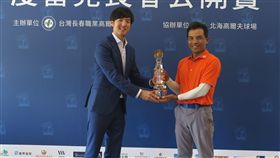 翁永田（右）經5度延長驟死戰後贏得冠軍。（圖／TSPGA提供）