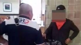 台北,內湖,周昆奕,怪男,擄童,強制送醫。翻攝畫面