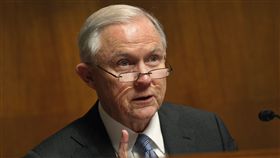 美國司法部長賽森斯（圖／攝影者U.S. Customs and Border Protection, flickr CC License）
https://goo.gl/fNM5nq