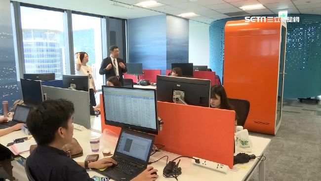 打工妹「辛苦了」　清潔阿嬤當場回嗆