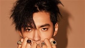 吳亦凡新單曲《Hold Me Down》發稿照片（圖／環球音樂提供）