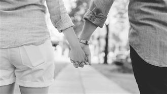 分手後闖前男友家！她怒丟鑽戒婚紗下場曝