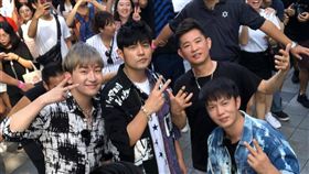 周杰倫與黑人陳建州一行人快閃台北各處