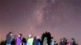 英仙座流星雨將報到　邀民眾阿里山觀星林務局嘉義林區管理處16日發布新聞表示，將於8月在阿里山國家森林遊樂區舉辦3梯次「流星季」天文生態體驗營，邀民眾上山體驗一年一度的英仙座流星雨盛事。（嘉義林管處提供）中央社記者黃國芳傳真　107年7月16日