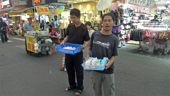 他們患智能障礙　為吃飽飯努力叫賣