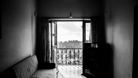 陽台,凶宅,墜樓(示意圖/pixabay)