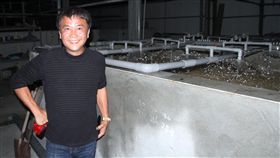 16:9
營建業老闆變筍殼魚大王（1）出身台南市東山區農家的連俊堯原本是營造公司老闆，但心繫家鄉農業發展，投入大量資金在東山打造室內筍殼魚養殖場，成功發展出獨到的養殖模式。中央社記者楊思瑞攝　107年2月20日