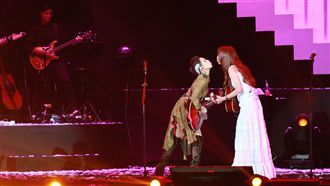 戴佩妮回鄉原形畢露？開唱竟用這解嗨