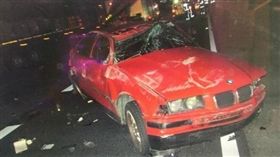 嘉義,自撞,BMW,統聯客運,翻車（圖／翻攝畫面）