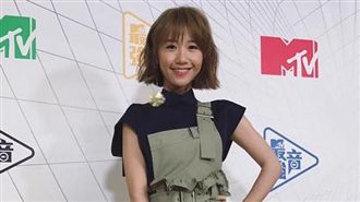 Lulu台上嗨抖蜜大腿！甜唱喜歡你