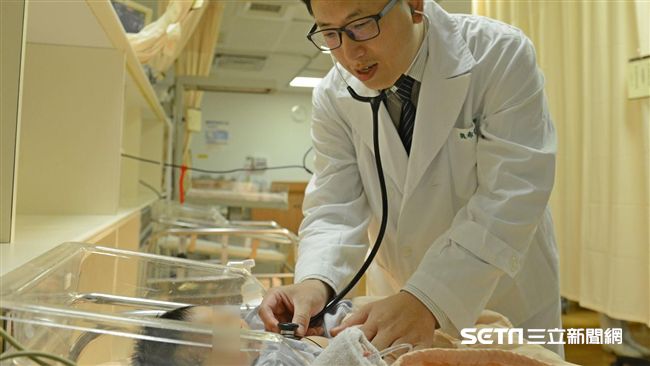 新生兒卵巢囊腫　佔據肚子近一半空間