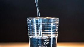 礦泉水,開水,喝水 示意圖／Pixabay