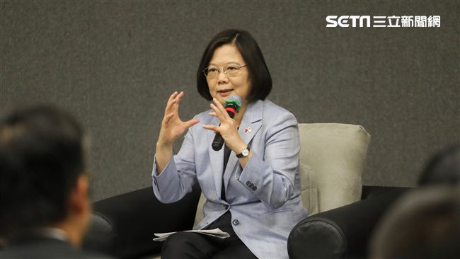 總統出訪心繫大火　向家屬表達哀悼